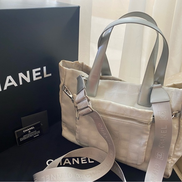 🆕Chanel CC XL Two Way New Travel line w/ Pouch attached😍 - Picture 3 of 15